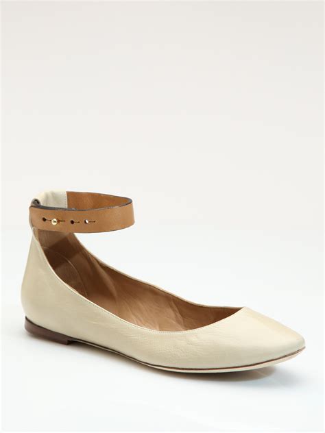 Women's strappy ballet flat in ivory leather 